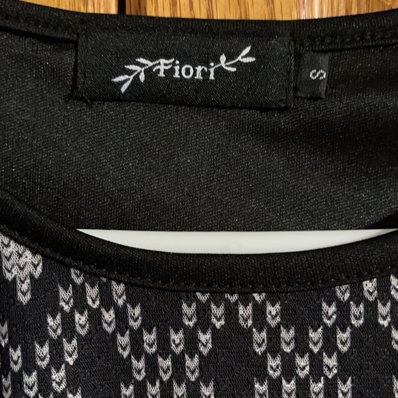 Fiori ladies top size S 🥰 - Picture 2 of 3
